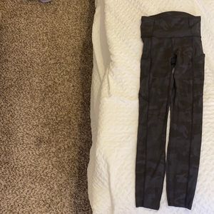 Lululemon Black Camo Fast and Free 25” size 2